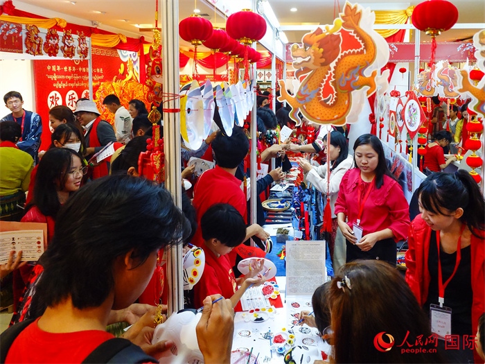 活動現(xiàn)場氣氛熱烈。人民網(wǎng)記者 謝佳君攝