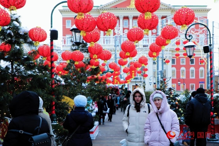 俄羅斯民眾在活動現(xiàn)場參觀游玩。人民網(wǎng)記者 隋鑫攝