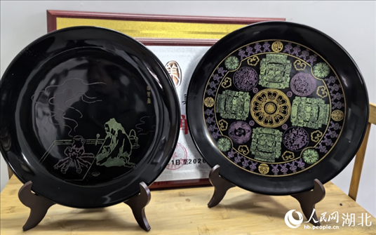 壩漆工藝品。人民網(wǎng)記者 周雯攝