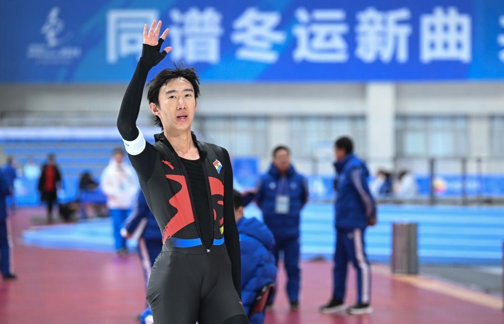 遼寧隊(duì)選手吳宇在第十四屆全國(guó)冬季運(yùn)動(dòng)會(huì)速度滑冰男子10000米A組決賽中奪冠，并打破由他本人保持的全國(guó)紀(jì)錄（2024年1月14日攝）。新華社記者 連振 攝