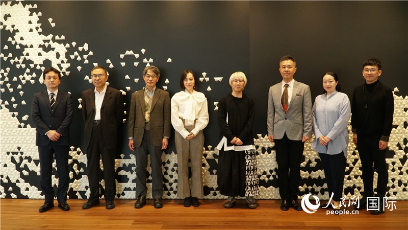 主辦方與嘉賓合影。人民網(wǎng) 蔣曉辰攝