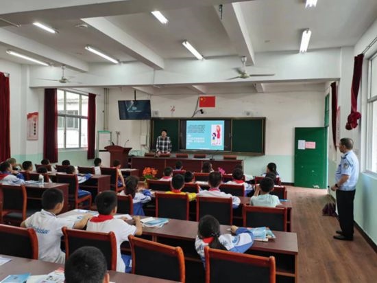 安全知識宣傳進校園。將樂縣農(nóng)業(yè)農(nóng)村局供圖