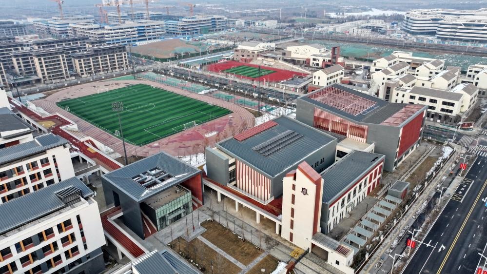 北京四中雄安校區(qū)和雄安史家胡同小學(xué)（2月6日攝，無人機(jī)照片）。新華社記者 牟宇 攝