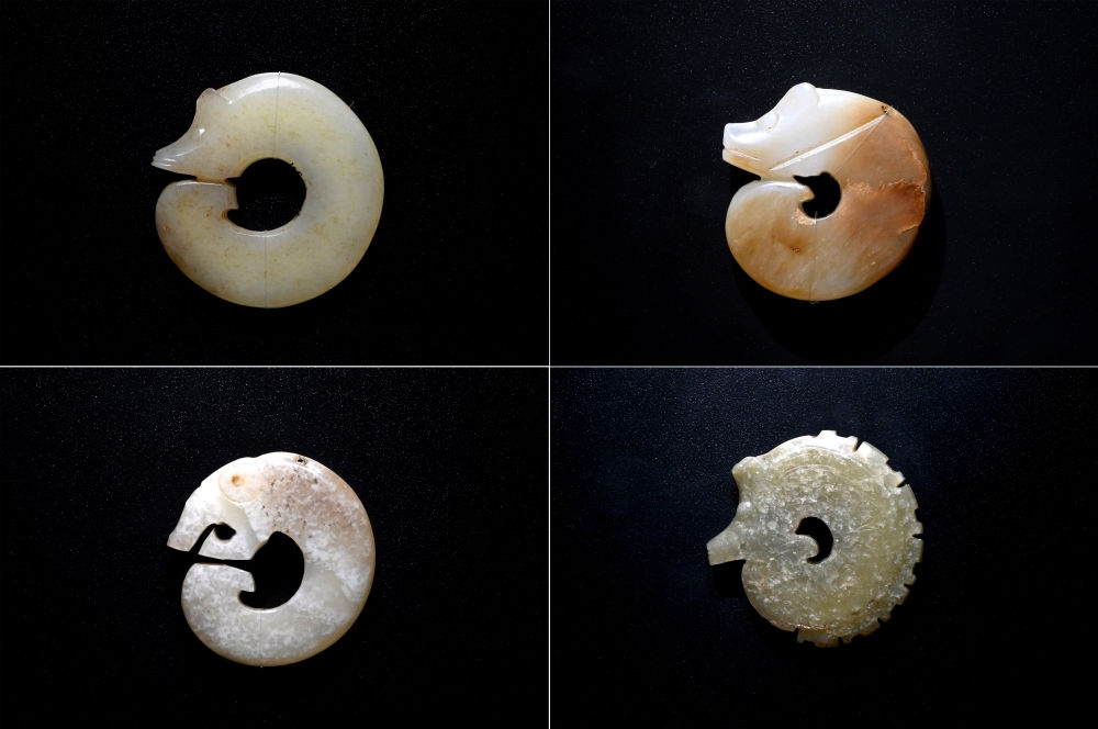 這是在殷墟博物館新館內(nèi)展出的龍形玉玦（拼版照片，1月9日攝）