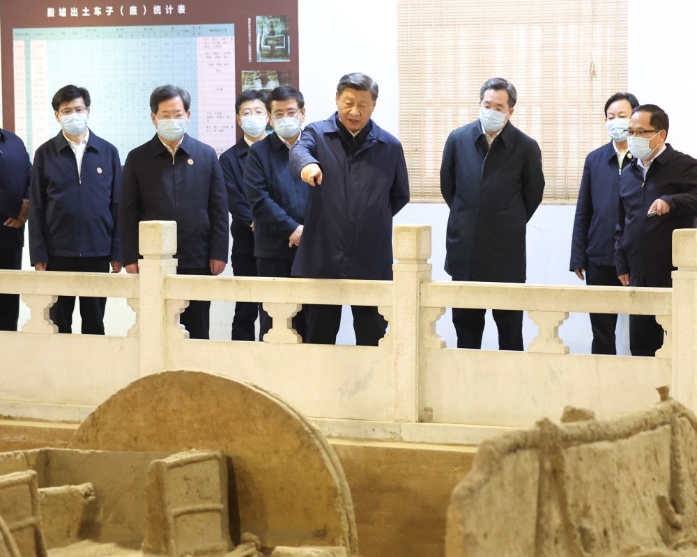 2022年10月28日下午，習(xí)近平在安陽市殷墟遺址考察。新華社記者 丁林 攝