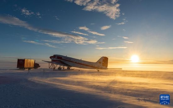 2月5日，“雪鷹601”?？吭谀蠘O中山冰雪機場。新華社發(fā)（裴文悅攝）