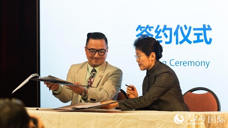 山東省圖書館與舊金山公共圖書館簽署合作協(xié)議。