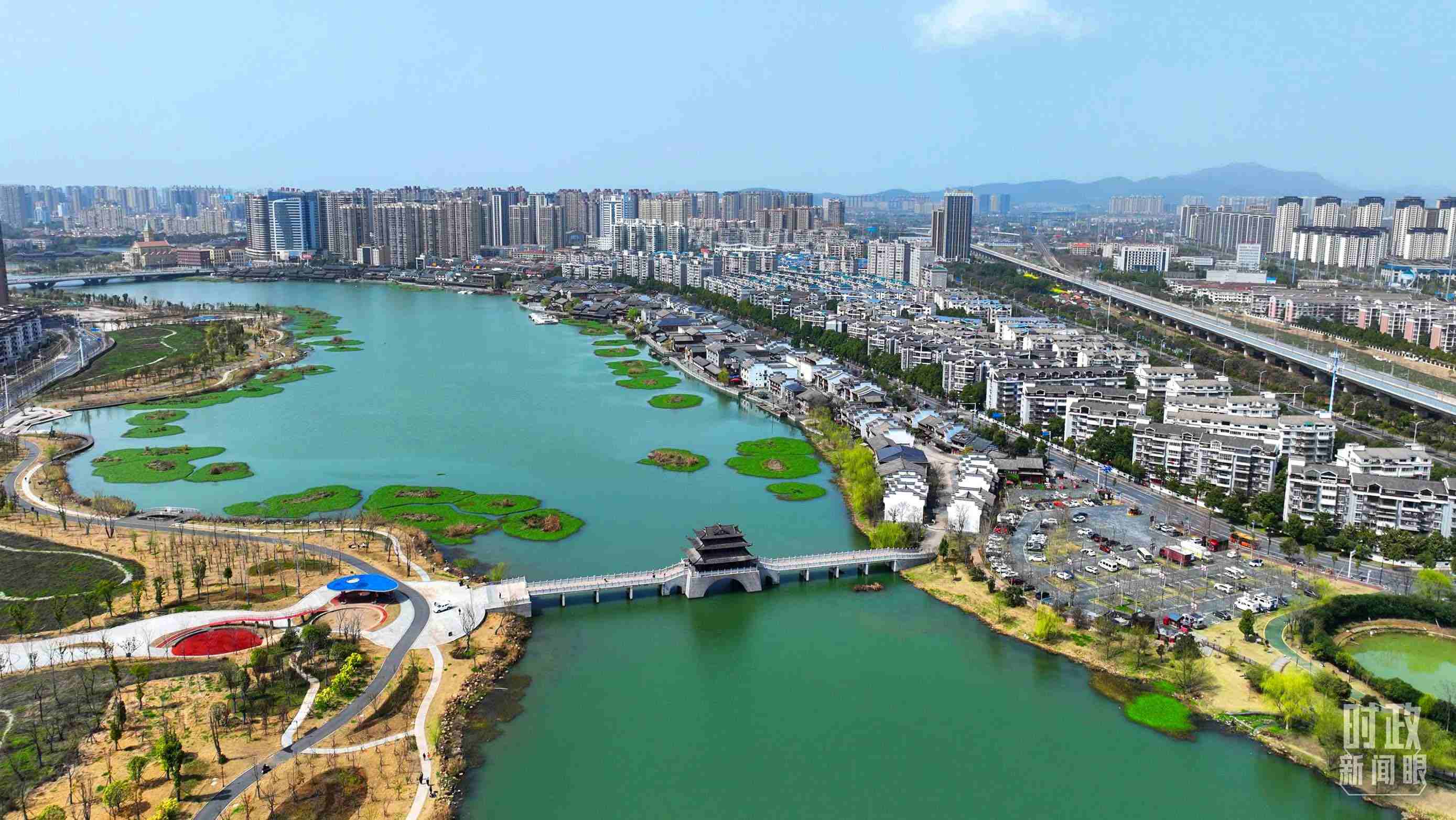 湖南常德。此次座談會(huì)前，習(xí)近平在長(zhǎng)沙、常德兩地實(shí)地考察。（總臺(tái)央視記者范凱拍攝）