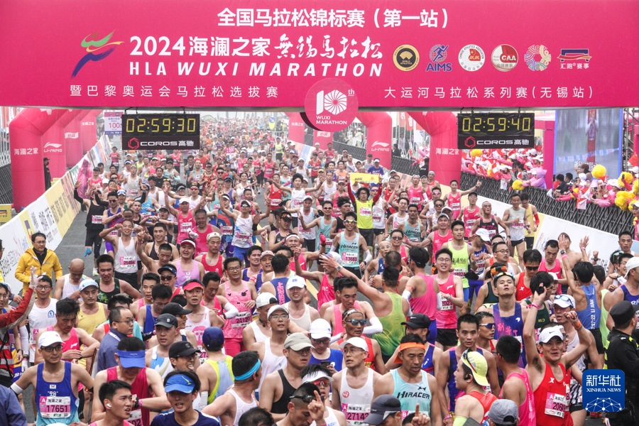 3月24日，參賽選手在3小時(shí)內(nèi)完賽。2024無錫馬拉松共有3423人“破三”（3小時(shí)內(nèi)完賽），這也創(chuàng)造了國內(nèi)單場賽事“破三”的新高。新華社記者 楊磊 攝
