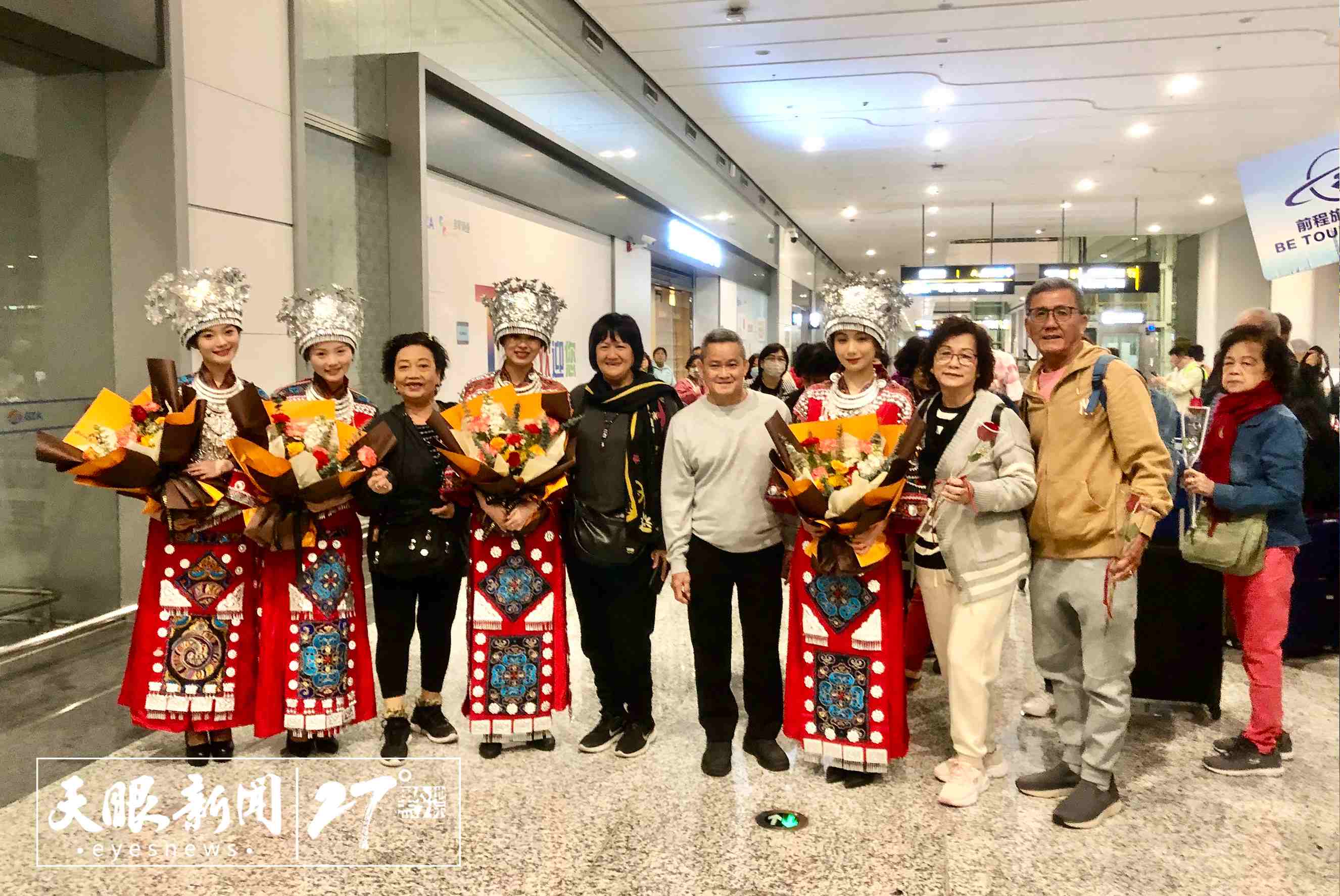 首個來黔旅游馬來西亞包機(jī)團(tuán)抵達(dá)。（圖/劉立超）