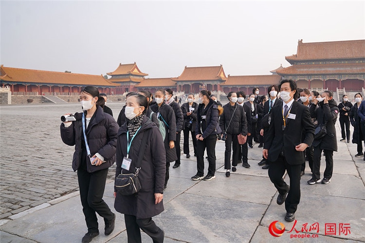 松山芭蕾舞團(tuán)青年代表團(tuán)在故宮參觀。人民網(wǎng)記者 張麗婭攝