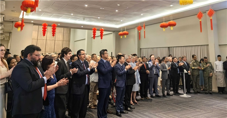當(dāng)?shù)貢r(shí)間3月27日，中國(guó)駐累西腓新任總領(lǐng)事蘭和平舉行到任招待會(huì)。圖為招待會(huì)現(xiàn)場(chǎng)。中國(guó)駐累西腓總領(lǐng)事館供圖