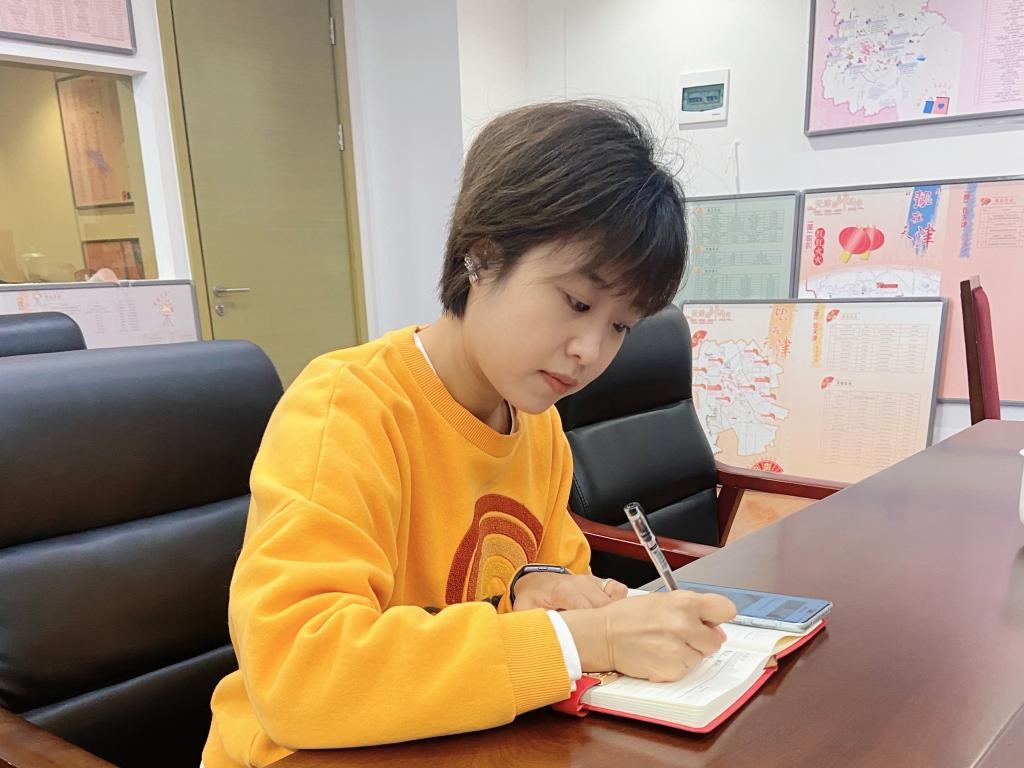 武麗潔在工作中。新華社發(fā)