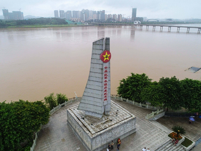 這是位于江西省于都縣的中央紅軍長征出發(fā)紀念碑。