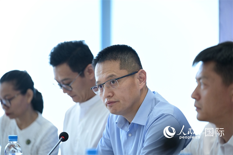 緬甸中國企業(yè)商會會長、工商銀行仰光分行行長劉銘介紹有關(guān)情況-人民網(wǎng)記者謝佳君攝
