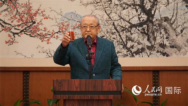 原東京國(guó)際電影節(jié)主席依田巽致祝酒辭。人民網(wǎng) 蔣曉辰攝