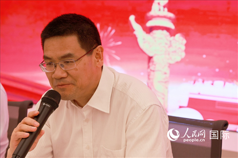 北京海外聯(lián)誼會會長楊晉柏在座談會上致辭。人民網(wǎng)記者 陳海琪攝