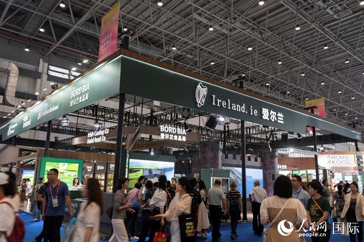第四屆中國國際消費品博覽會愛爾蘭國家館。人民網 常沙攝