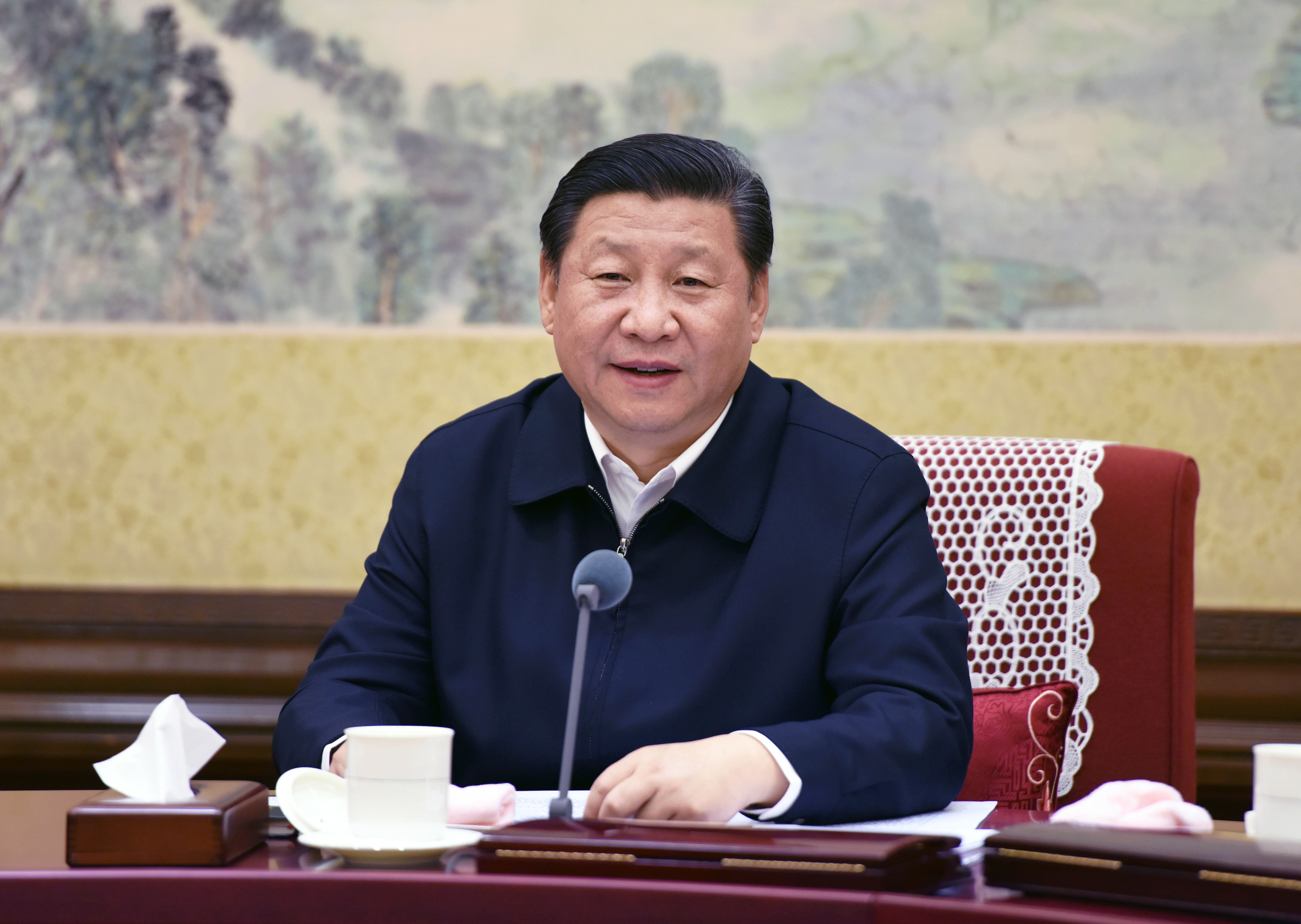 △ 2015年12月28日至29日，中共中央政治局召開專題民主生活會(huì)，對(duì)照檢查踐行“三嚴(yán)三實(shí)”情況，討論研究加強(qiáng)黨風(fēng)廉政建設(shè)措施。習(xí)近平總書記主持會(huì)議并發(fā)表重要講話。