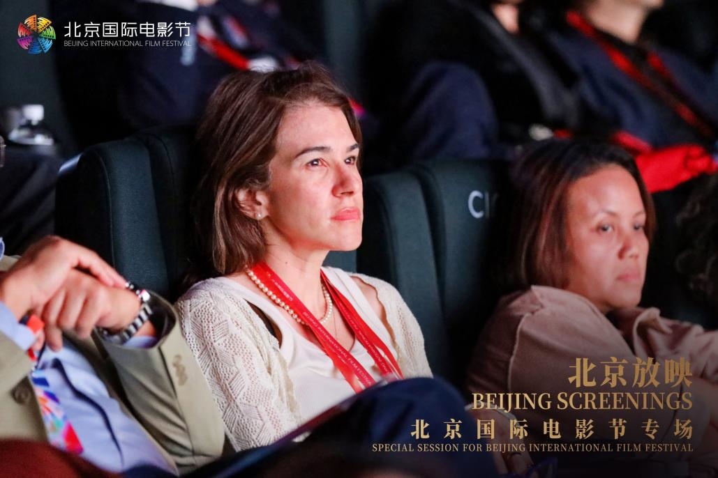 外國影人認真聆聽中國影片推介內容。主辦方供圖