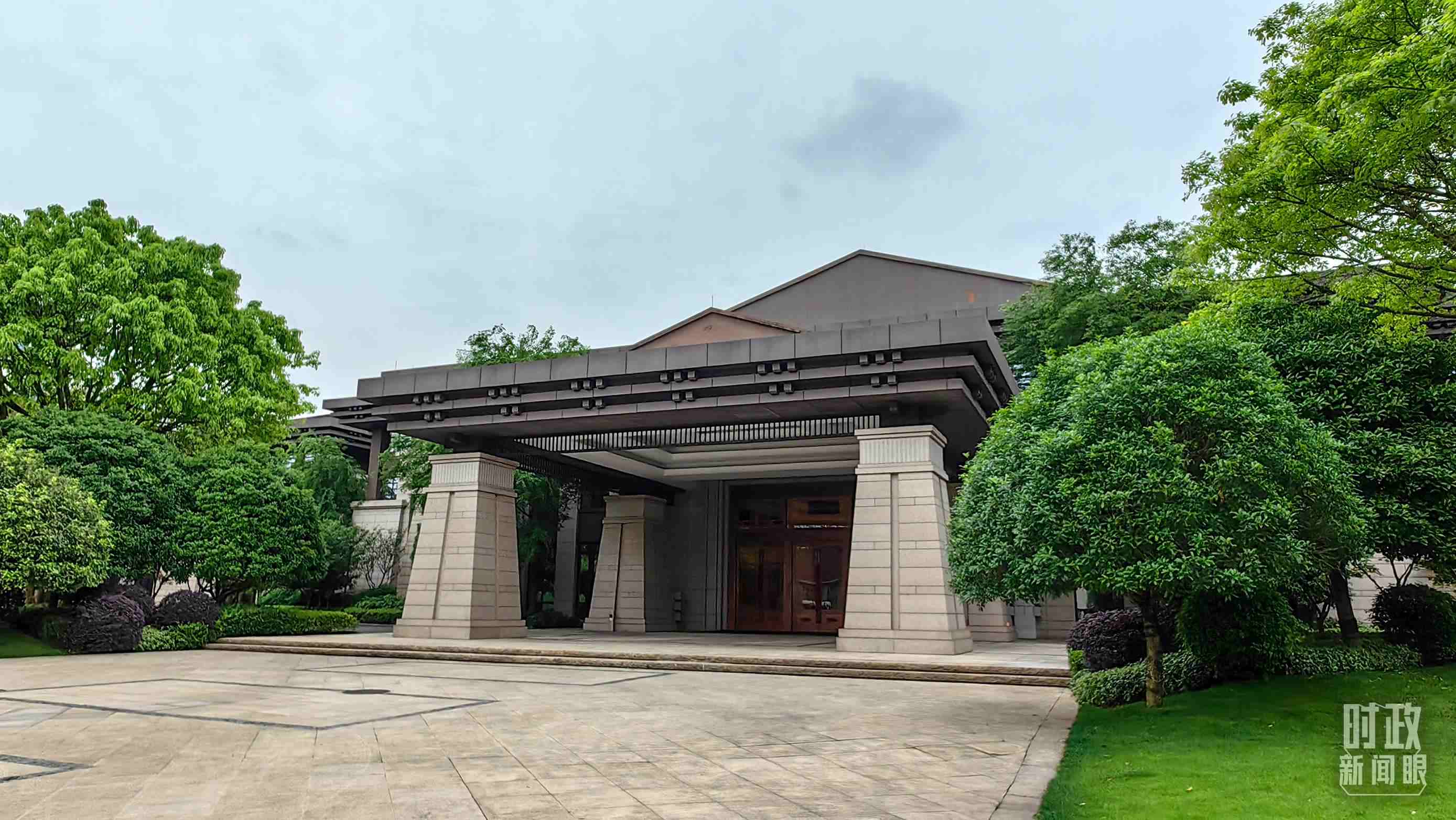 △重慶市渝州賓館，新時代推動西部大開發(fā)座談會在這里召開。（總臺央視記者段德文拍攝）