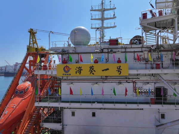 亞洲首艘圓筒型FPSO“?？惶?hào)”建造完工。韓慶攝