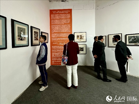 “與中國(guó)結(jié)緣：智利畫家何塞·萬(wàn)徒勒里誕辰100周年”展覽在京舉行。人民網(wǎng)記者 周雨攝