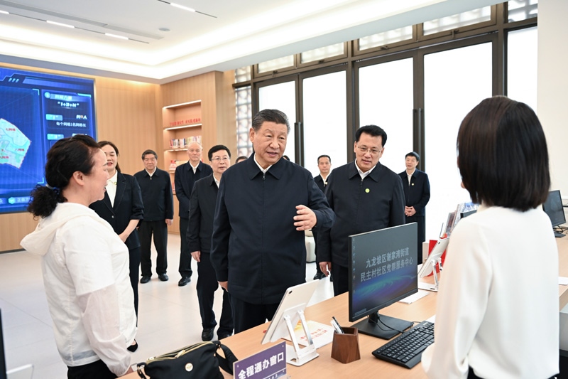 2024年4月22日下午，習(xí)近平總書(shū)記在重慶市九龍坡區(qū)謝家灣街道民主村社區(qū)考察。