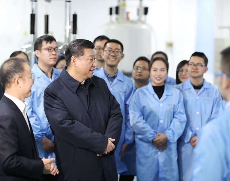 2019年1月17日，習(xí)近平在天津南開大學(xué)元素有機化學(xué)國家重點實驗室同師生親切交流。