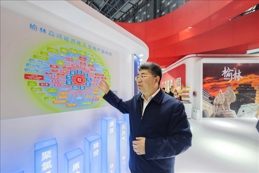 榆林市發(fā)展改革委黨組書記、主任崔淵推介當(dāng)?shù)仄放?。人民網(wǎng)記者 許維娜攝