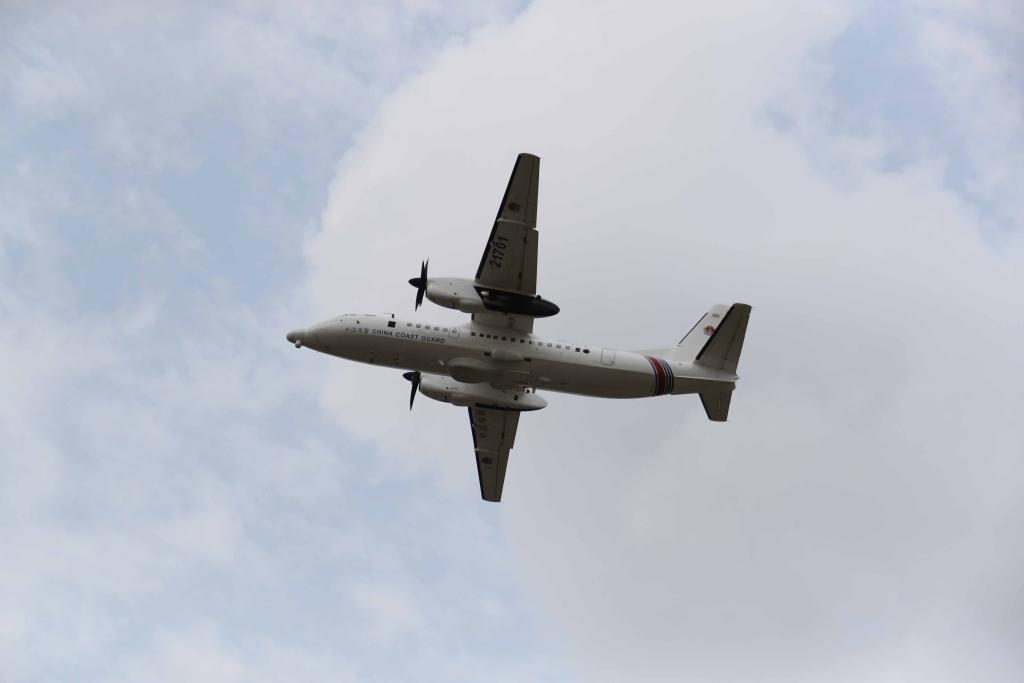 圖為5月14日海警飛機在休漁海域進行空中巡查。（中國海警局南海分局供圖）