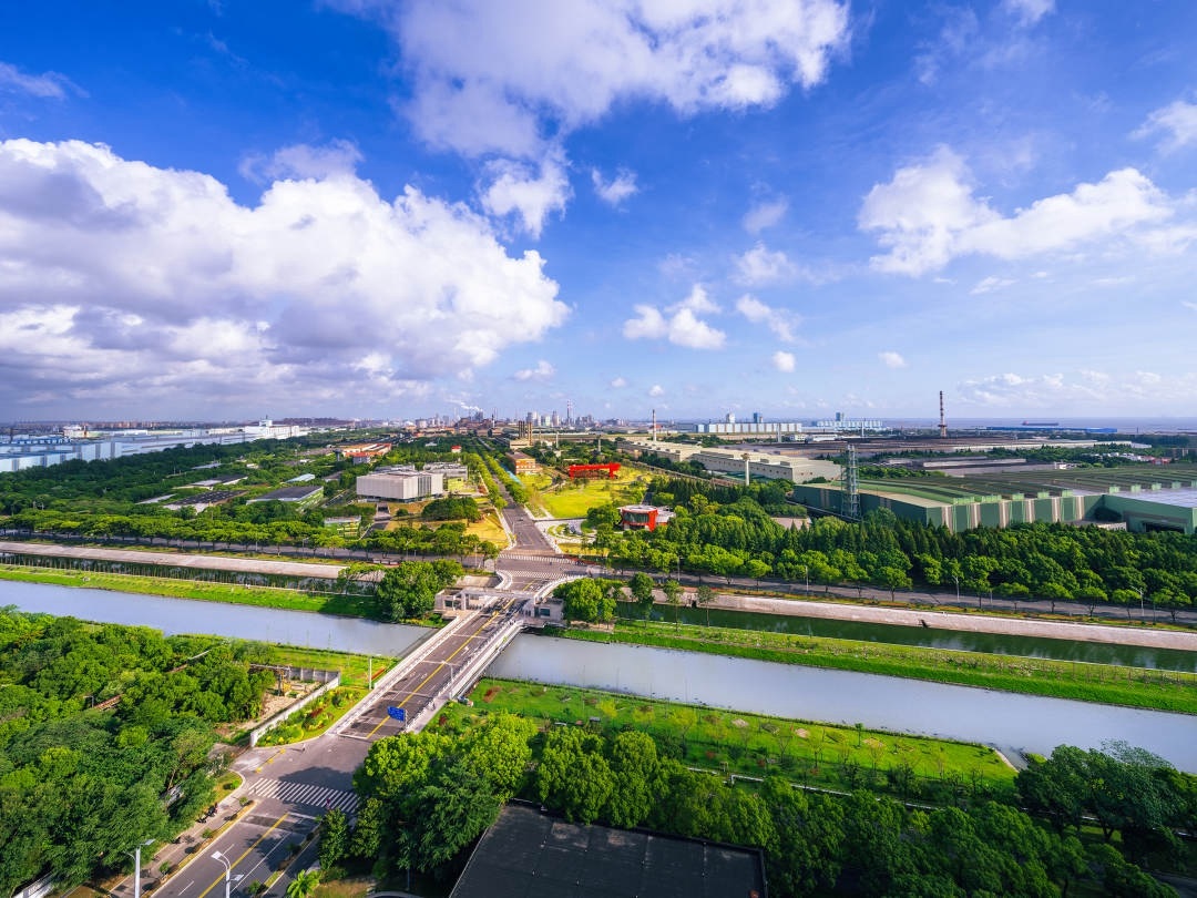 位于長江口的上海寶鋼廠區(qū)，有生態(tài)花園工廠的美譽(yù)。劉繼鳴攝