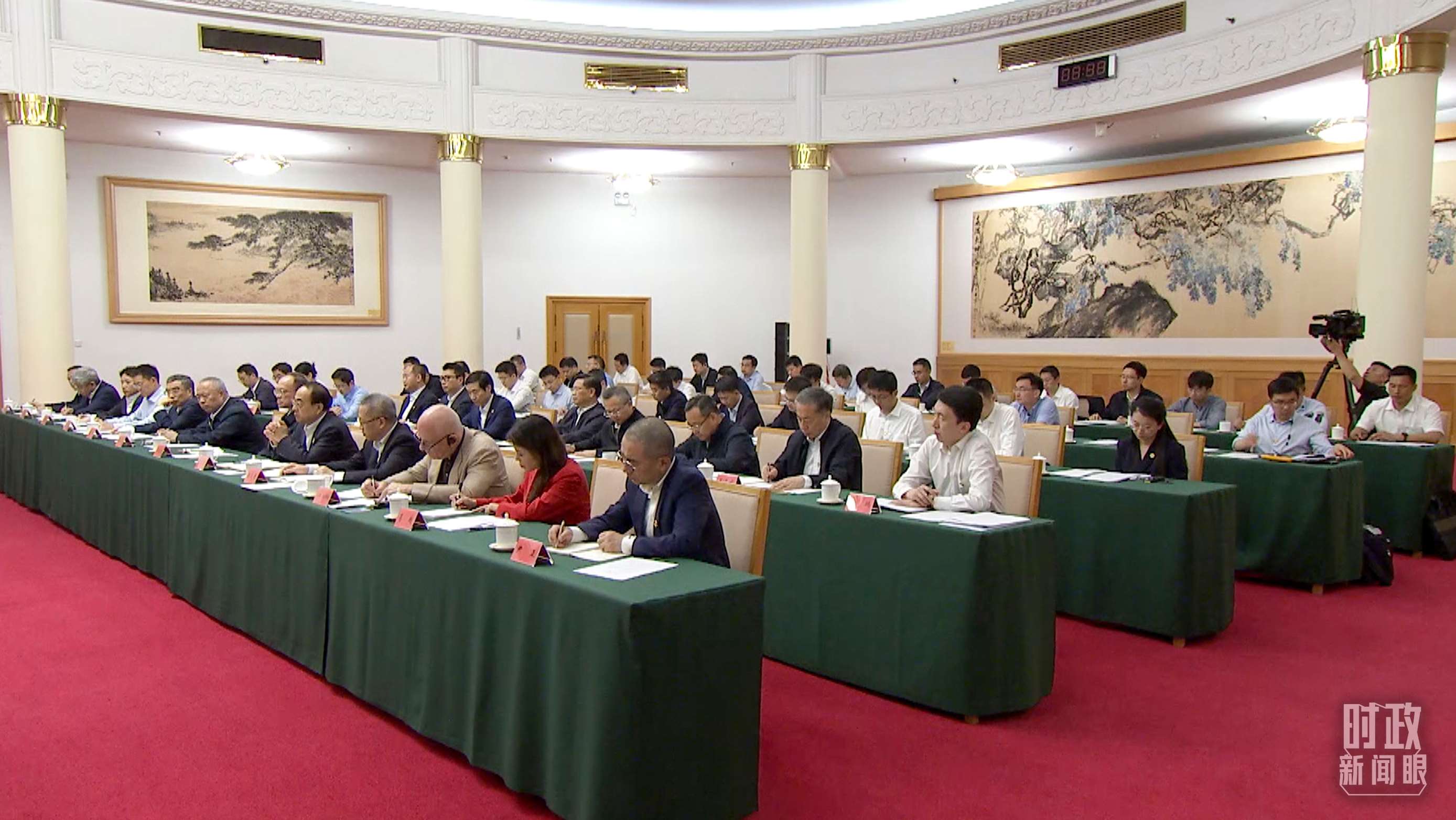 企業(yè)和專家座談會現(xiàn)場。
