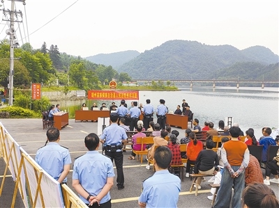 庭審現(xiàn)場。