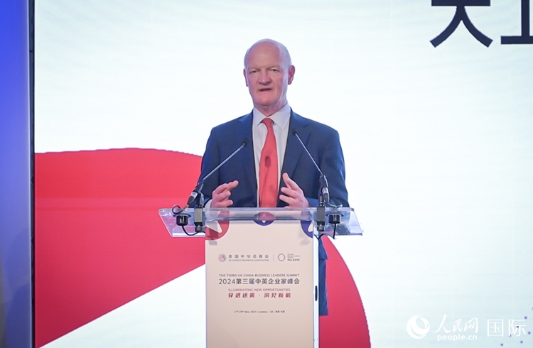 英國(guó)前負(fù)責(zé)大學(xué)與科研事務(wù)的國(guó)務(wù)大臣、英國(guó)皇家學(xué)會(huì)院士大衛(wèi)·威利茨致辭。人民網(wǎng) 郭錦標(biāo)攝