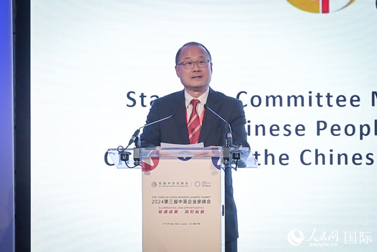 香港中華總商會(huì)會(huì)長(zhǎng)、香港新華集團(tuán)主席蔡冠深致辭。人民網(wǎng) 郭錦標(biāo)攝