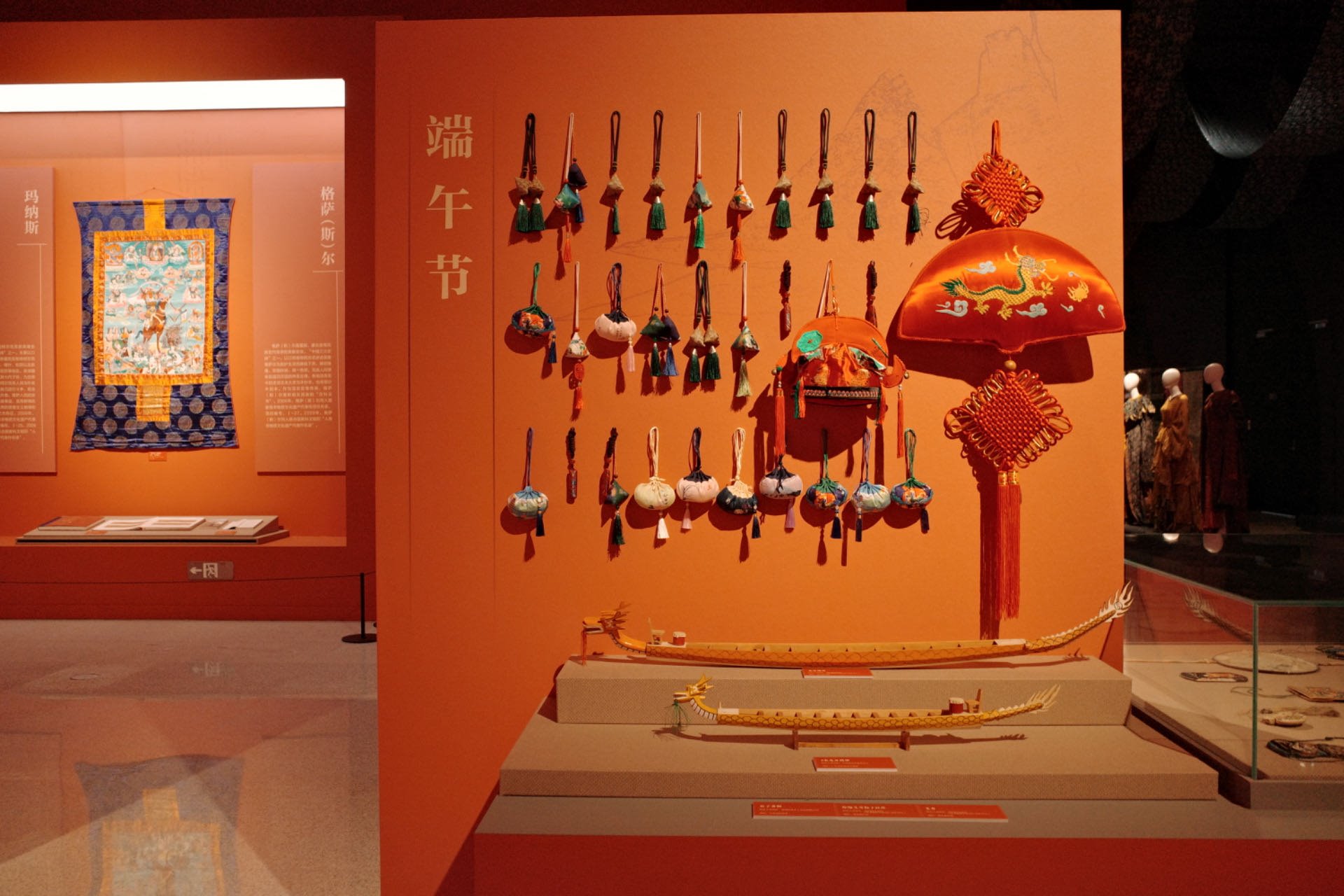 “氣象萬(wàn)千——中國(guó)非遺保護(hù)實(shí)踐主題展”展示了端午節(jié)主題的非遺。人民網(wǎng)記者 劉微攝