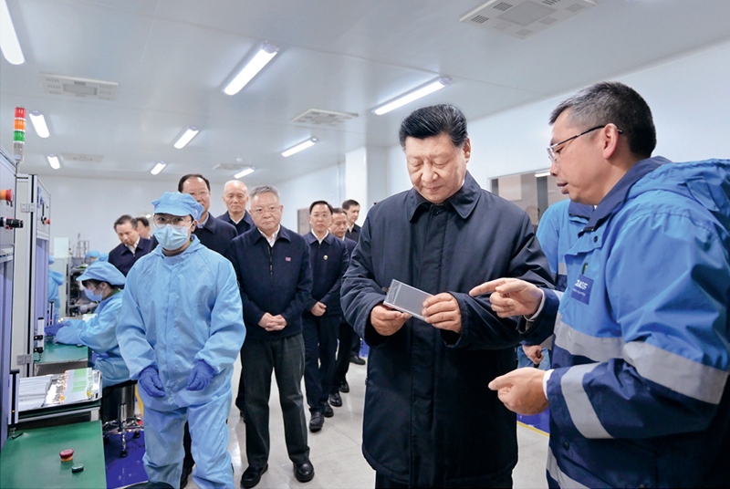 2024年3月18日至21日，中共中央總書記、國家主席、中央軍委主席習(xí)近平在湖南考察。這是18日下午，習(xí)近平在中德合資企業(yè)巴斯夫杉杉電池材料有限公司考察。 新華社記者 謝環(huán)馳/攝