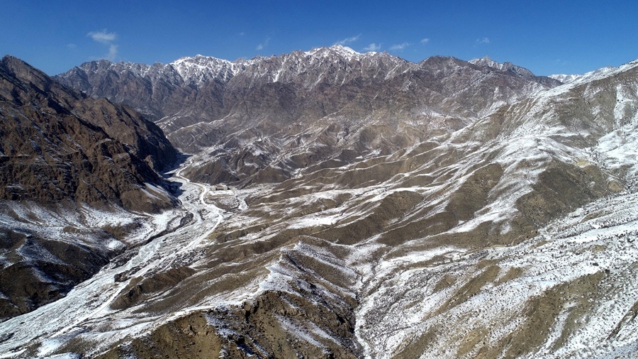 2023年2月9日在寧夏賀蘭山蘇峪口國家森林公園拍攝的雪后賀蘭山（無人機照片）。新華社記者 王鵬 攝