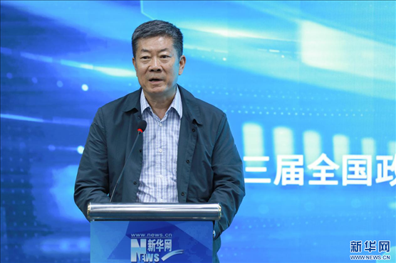 中國版權(quán)協(xié)會理事長、第十三屆全國政協(xié)文化文史和學(xué)習(xí)委員會副主任、新聞出版總署原副署長、國家版權(quán)局原副局長閻曉宏現(xiàn)場致辭