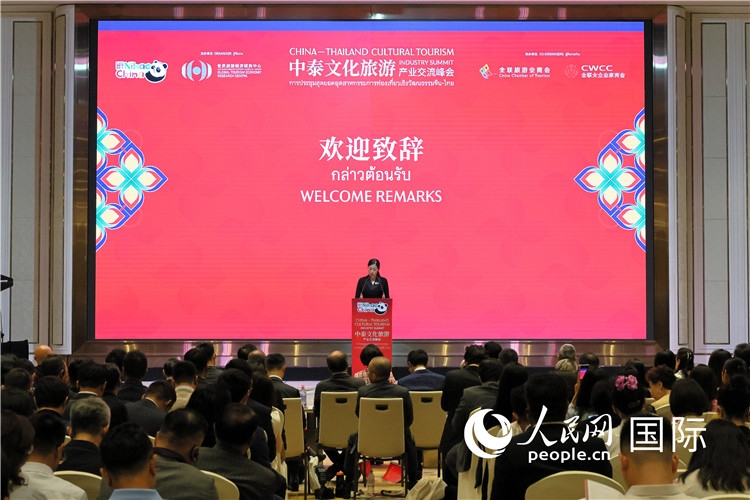 泰國文化部副部長普洛伊·塔尼庫發(fā)表演講。