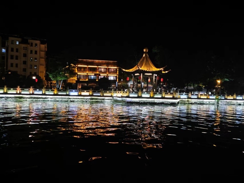 里運河文化長廊夜景。人民網(wǎng)記者 黃鈺攝