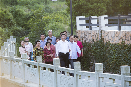 2015年5月25日，習(xí)近平總書記在浙江省舟山市定海區(qū)干覽鎮(zhèn)新建社區(qū)視察。