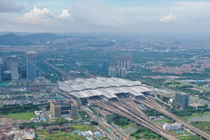 這是2024年6月23日拍攝的廣州南站（無人機(jī)照片）。新華社記者 劉大偉 攝