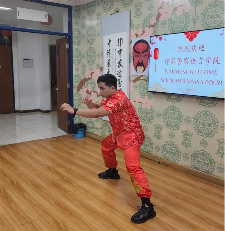 警察學(xué)員表演武術(shù)。活動(dòng)主辦方供圖