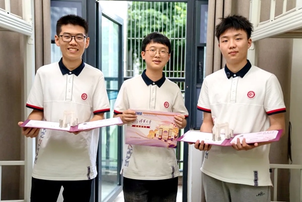王子源（左）、母翰堯（中）、郭洋君（右）。清華大學(xué)供圖