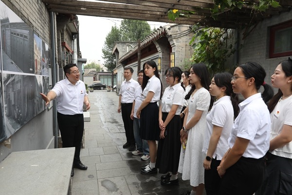 北京大中小學(xué)思政教師赴實(shí)踐教學(xué)基地現(xiàn)場備課。北京市教委供圖