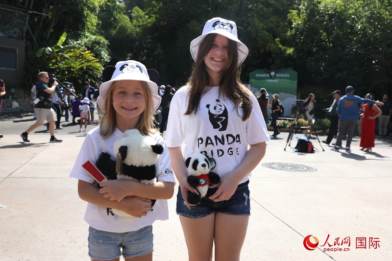 3、美國當?shù)卦S多民眾來圣迭戈動物園看熊貓。 人民網(wǎng)記者 李志偉攝