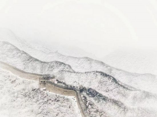 朱銳拍攝的長(zhǎng)城雪景。（受訪者供圖）