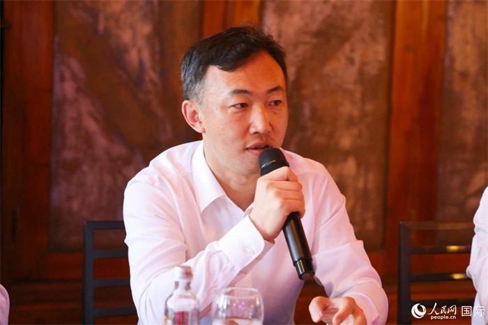 中國(guó)駐里約熱內(nèi)盧代總領(lǐng)事王海濤在座談會(huì)上致辭。人民網(wǎng)記者 陳海琪攝